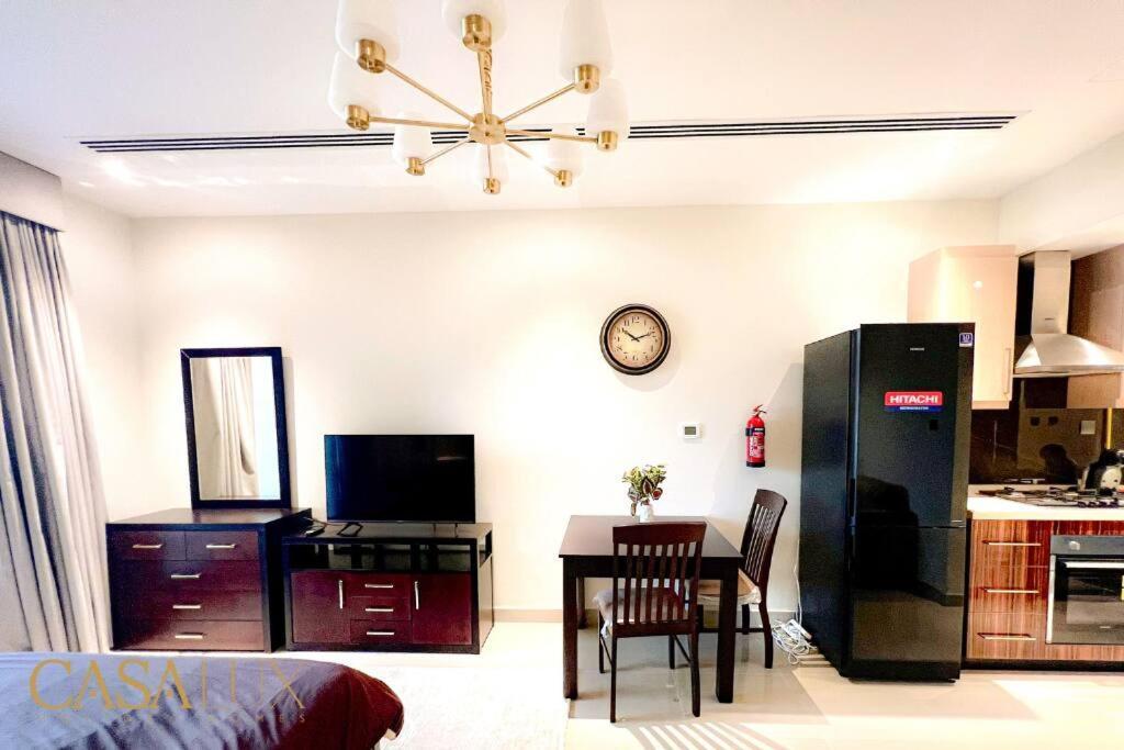 Lovely Big Studio W/ Burj Khalifa View In Downtown Dubai Exterior foto
