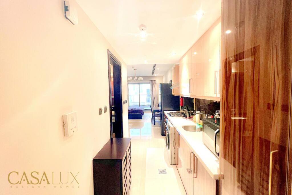 Lovely Big Studio W/ Burj Khalifa View In Downtown Dubai Exterior foto